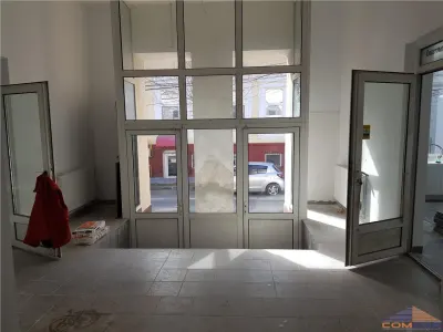 De Inchiriat spatiu Comercial CENTRU - foto 5