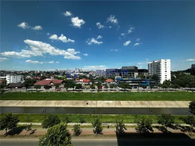Spatii birouri semicentru, Podul de Piatra, Noc, de la 40mp la 1000mp - foto 18