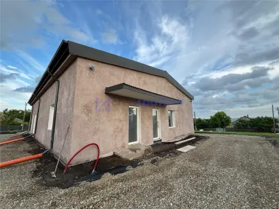 Spatiu Sipote, de la 100mp la 202mp, pt. magazin, productie - foto 5