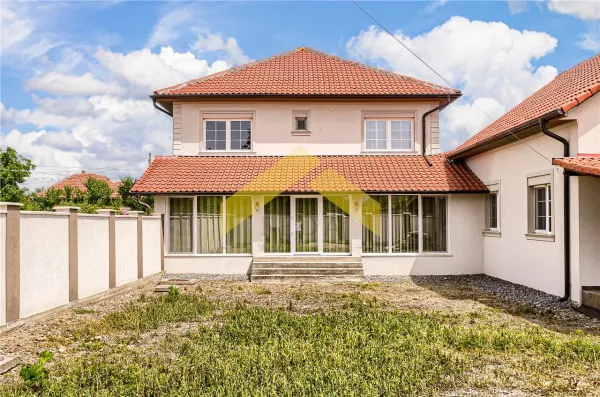 Casă 10 camere Ineu - poza 19