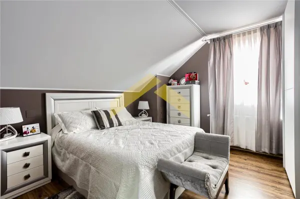 Casă 10 camere Ineu - poza 3
