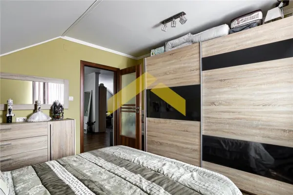 Casă 10 camere Ineu - poza 4