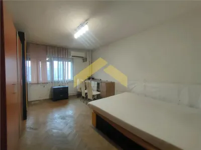 Apartament 3 camere de vanzare zona Intim - Arad
