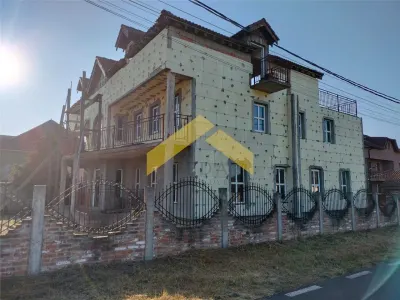 Casa la gri de vanzare in localitatea Fantanele - foto 2