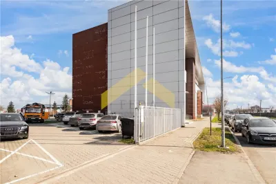 Cladire multifunctionala D+P+2E zona Aeroport de vanzare - foto 2