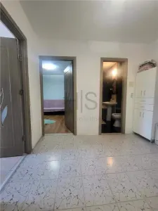 Apartament 2 Camere, Decomandat, etaj 2 din 3 - foto 2