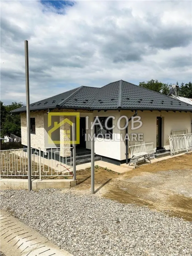 Casă 3 camere Margineni - poza 1