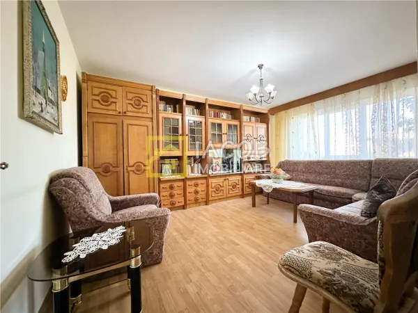 Apartament 3 camere Bacău - poza 1