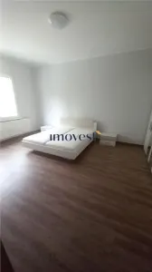 De inchiriat: Apartament cu 3 camere in zona Centrala - foto 4