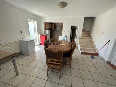 Casa spatioasa de vanzare in Decebal, judetul Satu Mare | 4 dormitoare | Teren 900 mp | Ideala pentru familie sau investitie - foto 10