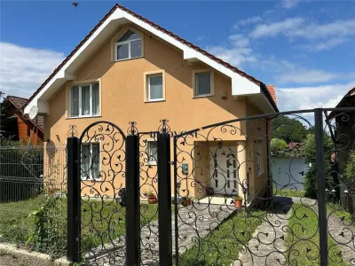 Casa de vanzare cu ponton privat la Lacul Mujdeni, judetul Satu Mare | 405 mp construiti | Teren 621 mp - foto 3
