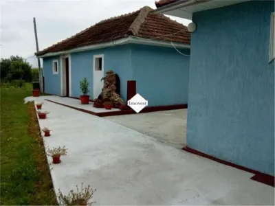 Casa de vanzare in Iojib cu spatiu comercial - foto 1
