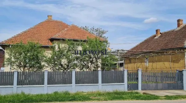 Casă 3 camere Mediesu Aurit - poza 1