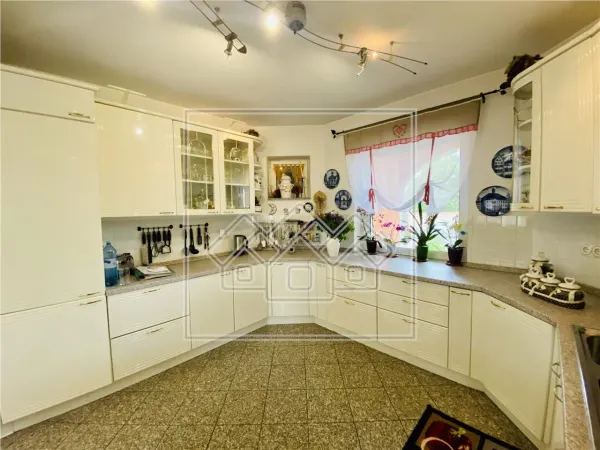Casă 7 camere Avrig - poza 11