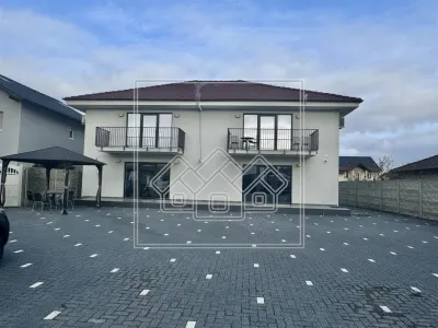 Casa de inchiriat - apartamentata - teren 824 mp, 8 camere - Sibiu
