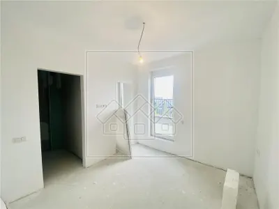Penthouse intabulat, predare la alb, 3 camere, 2 bai si terasa - foto 6