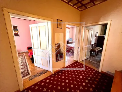 Casa de vanzare in Cisnadie - 6 camere, garaj - teren 250 mp - foto 13