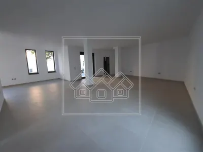Spatiu comercial nou, modern, 81 mp utili, zona Piata Cluj - Sibiu