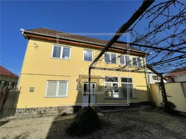 Casă 4 camere Sibiu - poza 1