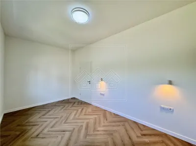 Penthouse cu 4 camere si balcon - 2 bai, intabulat - foto 6