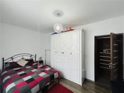 Ap 3 camere, balcon, mobilat modern, etaj 1, loc de parcare - foto 10