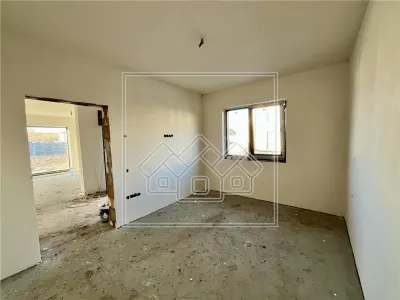 Casa tip duplex, teren 420 mp, predare la alb, Selimbar - foto 13