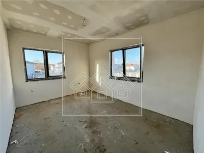 Casa tip duplex, teren 420 mp, predare la alb, Selimbar - foto 15