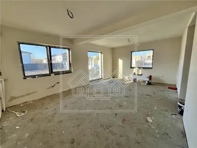 Casa tip duplex, teren 420 mp, predare la alb, Selimbar - foto 3