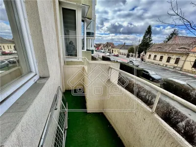 De inchiriat ap. 3 camere, decomandat, 80 mpu, etaj 1, mobilat, utilat - foto 21