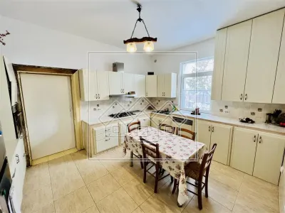 Casa in Lazaret, 900 mp teren, 663 mp gradina, pivnita si pod - foto 3