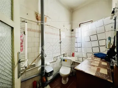 Casa in Lazaret, 900 mp teren, 663 mp gradina, pivnita si pod - foto 7