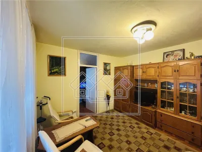 Apartament 3 camere,  zona Cedonia, cu balcon, la cheie - foto 1