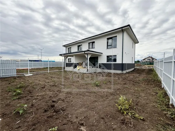 Casă 4 camere Șura Mică - poza 2