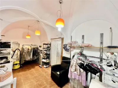 Spatiu comercial de vanzare, 56,34 mp, vad pietonal si acces din strada - Centrul Sibiului - foto 3