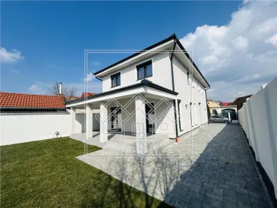 Casa individula de vanzare, teren mare, 4 camere, la cheie, zona buna - Selimbar