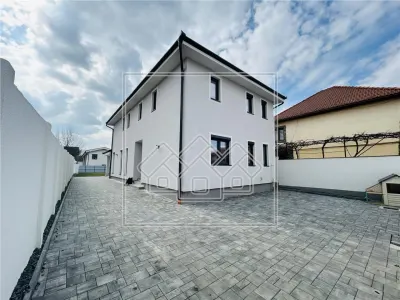 Casa individula de vanzare, teren mare, 4 camere, la cheie, zona buna - foto 2