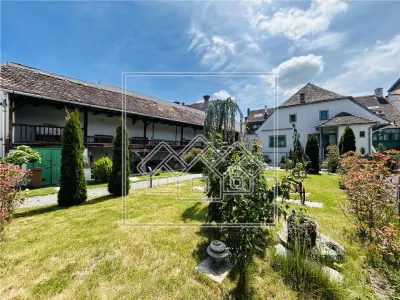Casa cu 6 apartamente + gradina - pretabil investitii - foto 2