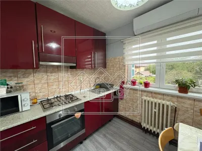 Casa cu 4 camere, balcon si curte - zona Lazaret - foto 13