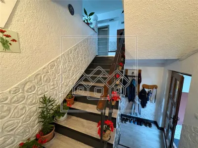 Casa cu 4 camere, balcon si curte - zona Lazaret - foto 4
