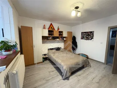 Casa cu 4 camere, balcon si curte - zona Lazaret - foto 8