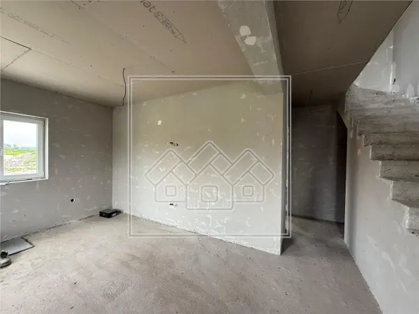 Casă 4 camere Mohu - poza 2