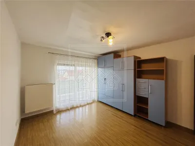 Ap la vila, cu 3 camere, balcon mare - Selimbar - foto 4