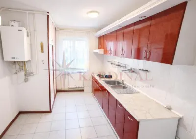 Apartament 4 camere etaj1, Carpaților, intrare Răcădău - foto 1