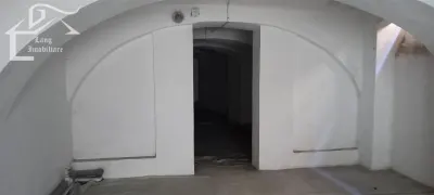 Spatiu Comercial Ultracentral la demisol cu parcare proprie - Arad