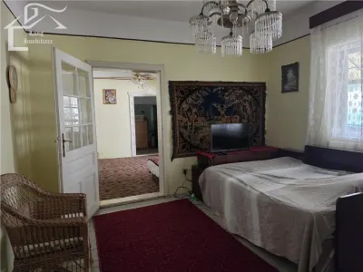 CASA COCHETA IN ZONA LINISTITA - Arad