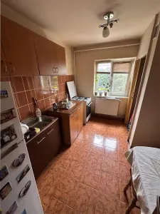 Decomandat cu 2 bai si 2 balcoane la etaj 3 - foto 1