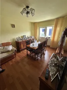 Decomandat cu 2 bai si 2 balcoane la etaj 3 - foto 7