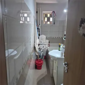 2 camere etaj 2 in bloc anvelopat aproape de City Mall - foto 4