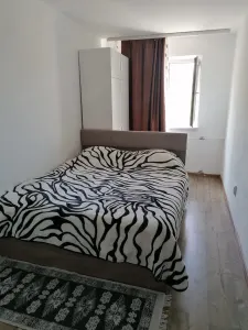Decomandat cu 2 bai la etajul 3, mobilat si utilat - foto 3