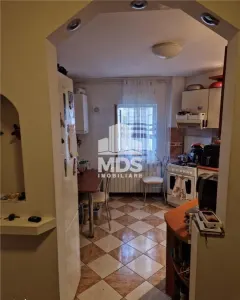 Etaj 1 cu 2 bai, centrala propie in zona Soarelui - foto 1